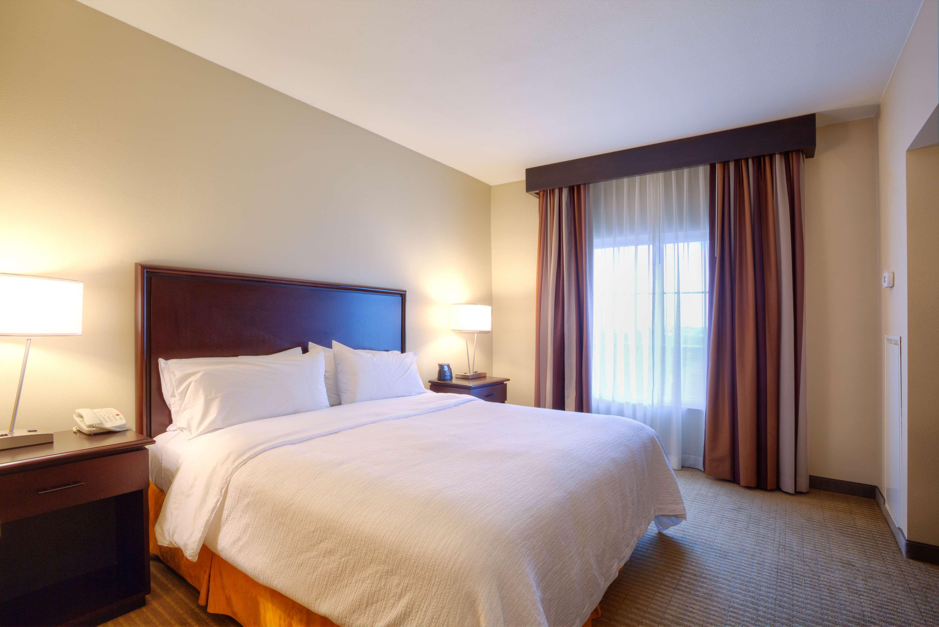 2 ROOMS, SUITE, KING BED, CORNER