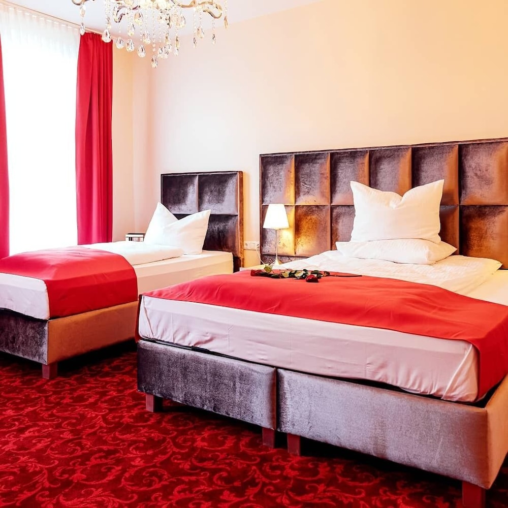 Hotel Hamburger Perle by UniqStay 3/20