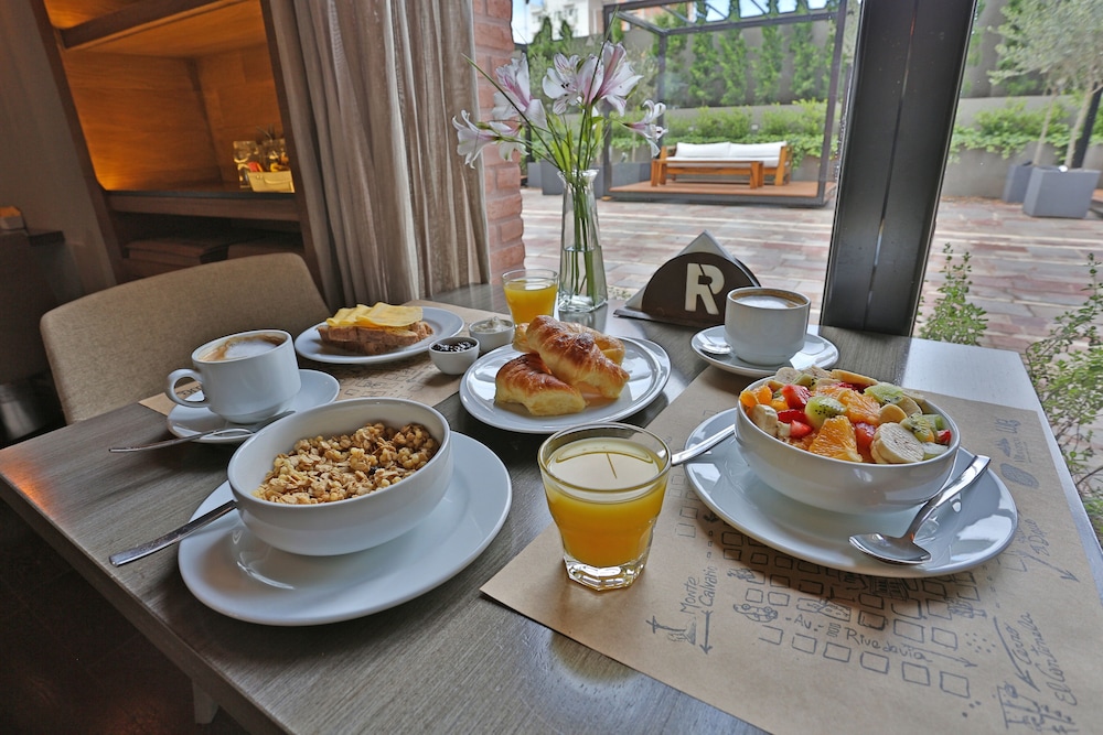 MULEN HOTEL TANDIL 56/61