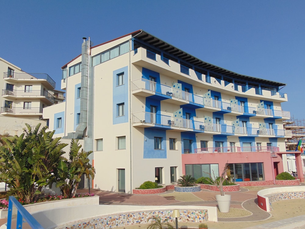 Tus hotel 2/50