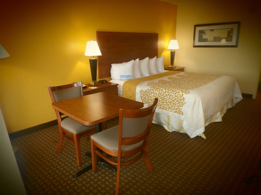 Days Inn by Wyndham Wildwood I-75 18/44