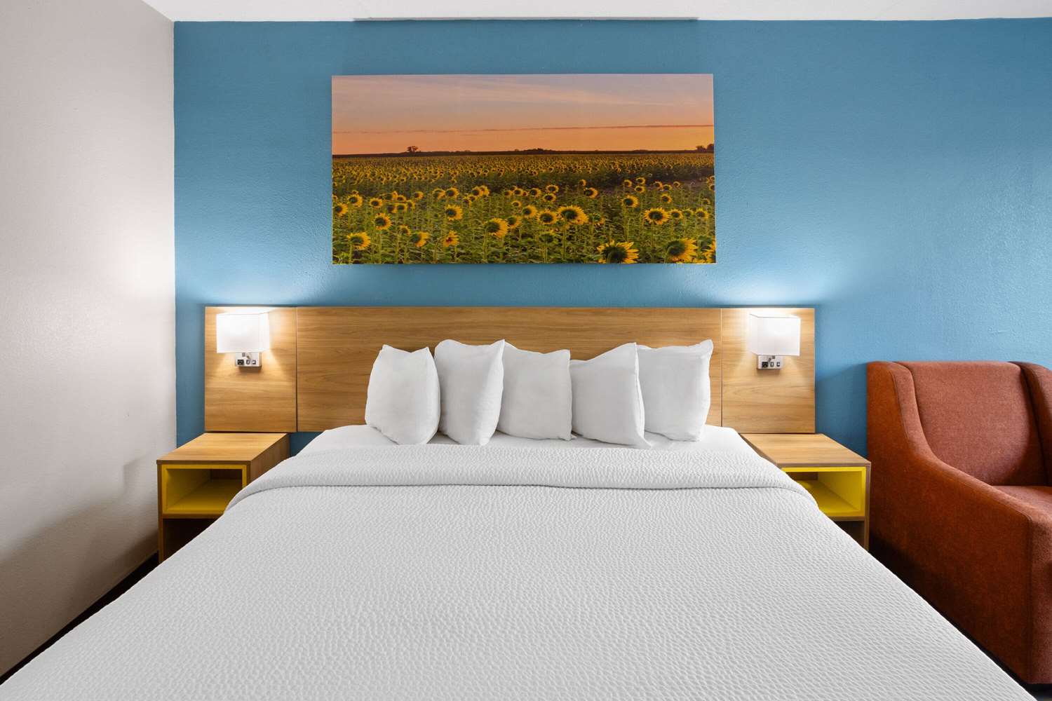 Days Inn & Suites By Wyndham Northwest Indianapolis 16/40