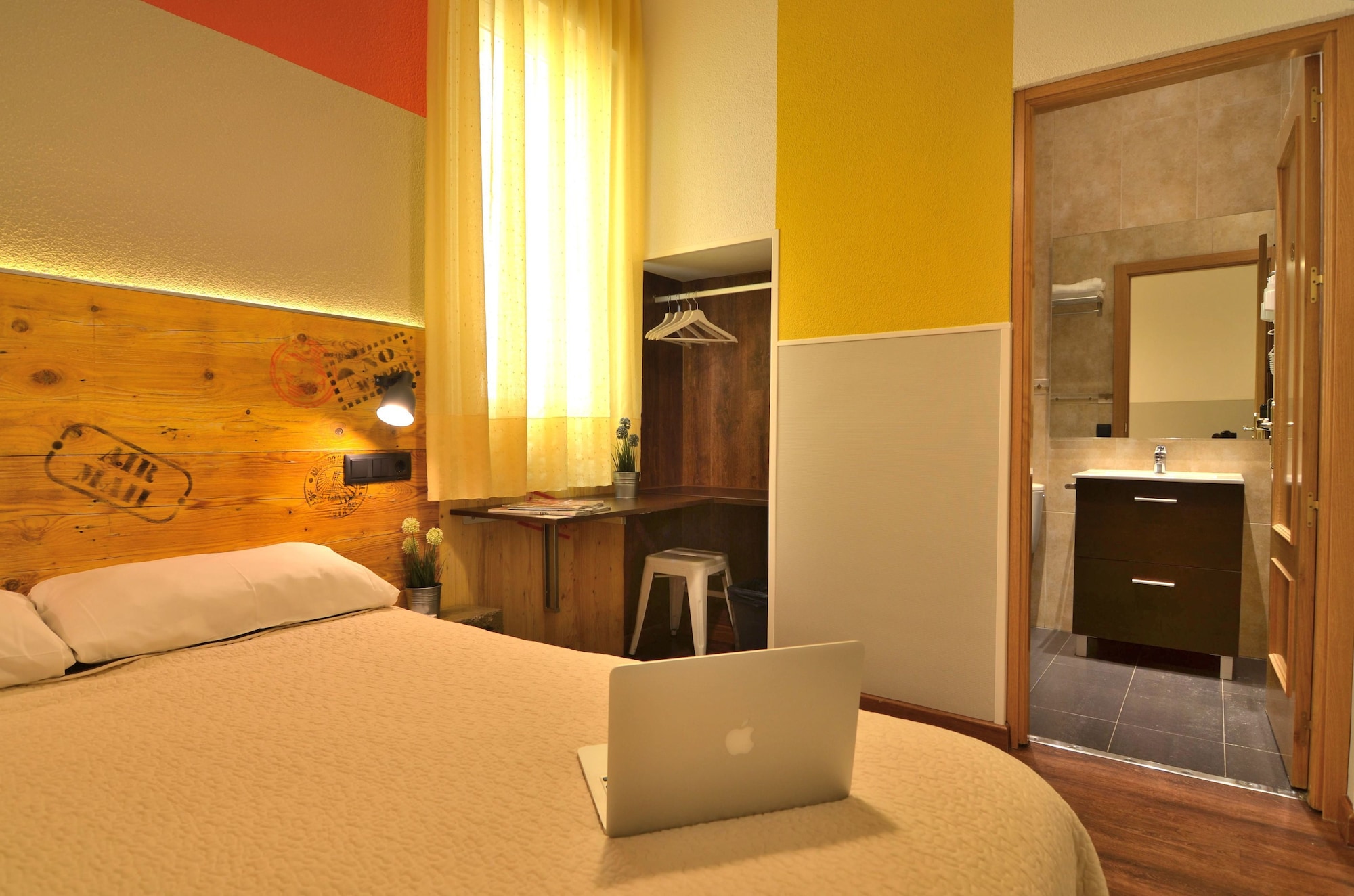 غرفة بسرير كوين بحمام خاص، Far Home Atocha 3/4