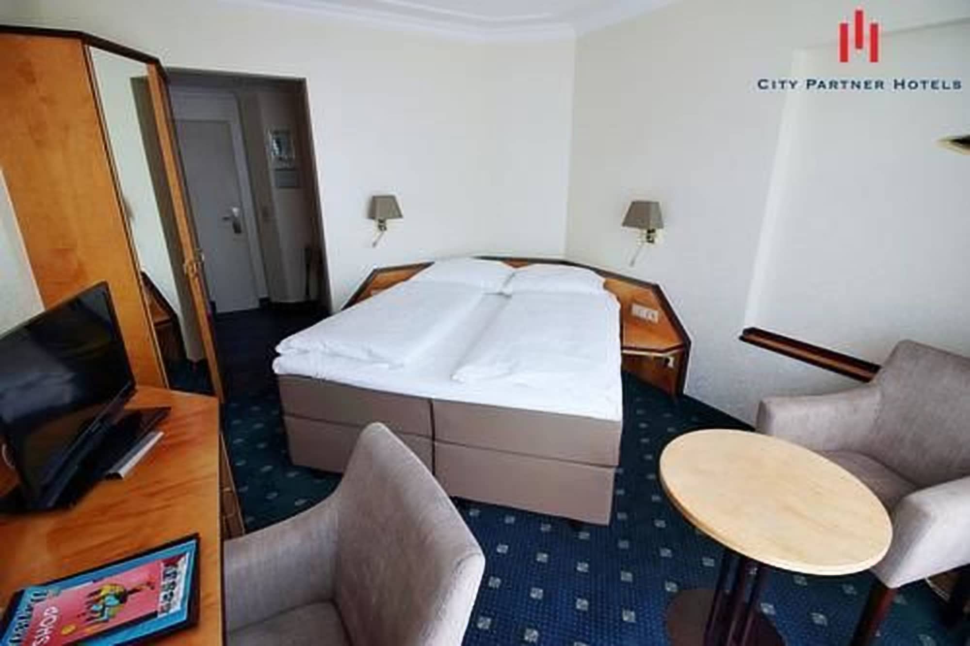 ROOM, SINGLE, BALCONY
