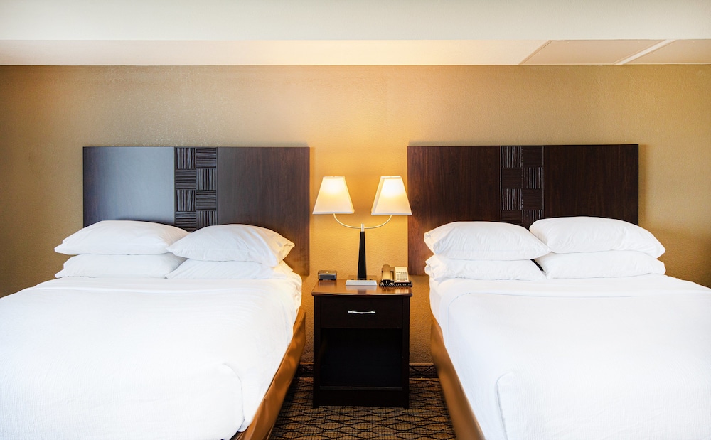Holiday Inn St Louis Arpt West Earth City 23/76