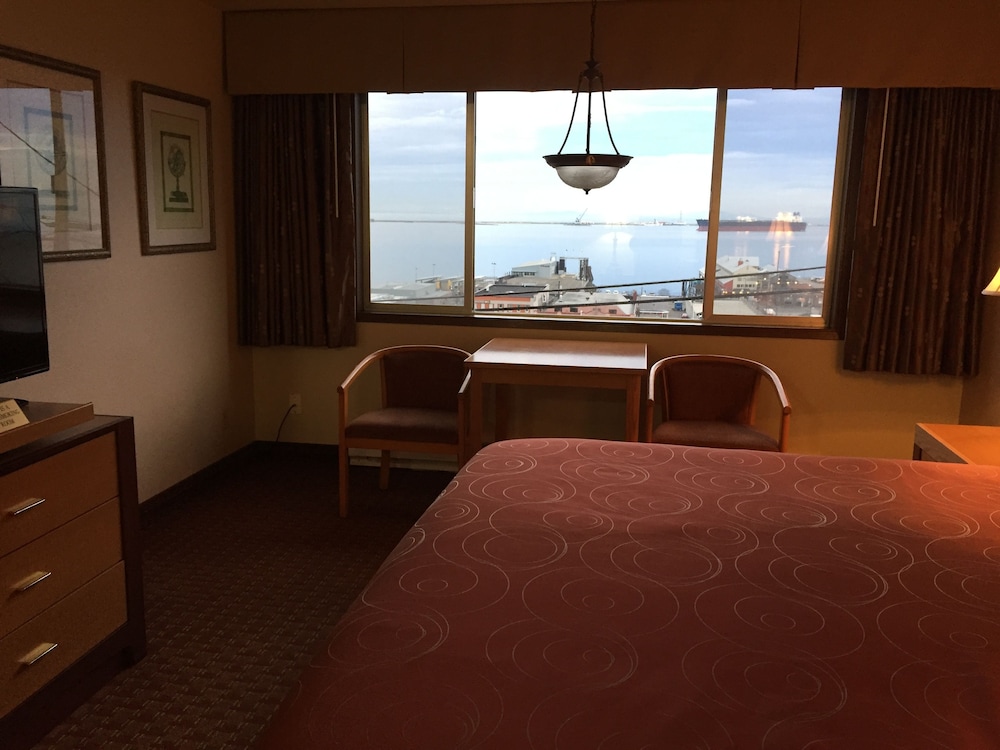 Port Angeles Inn 31/54