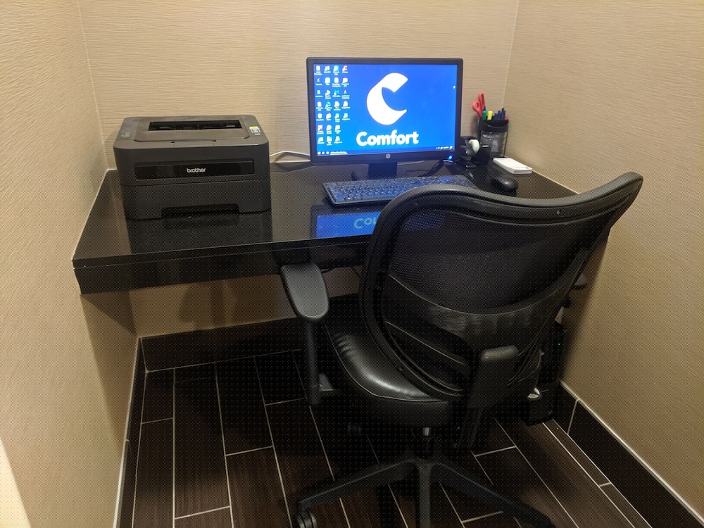 Comfort Inn and Suites North Dallas-Addison 33/33