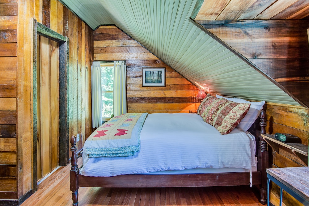 Butterfly Hollow Bed and Breakfast 7/32