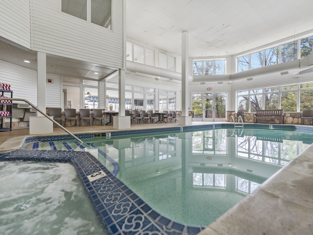 Cherry Tree Inn & Suites 17/51
