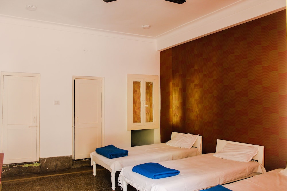 Hotel Anand Palace 8/40