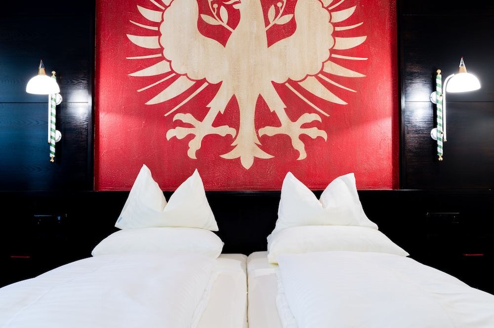 Hotel Schrofenstein 39/41