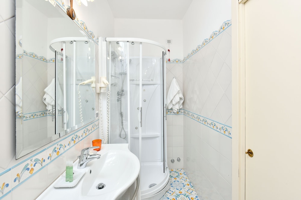 غرفة قياسية بسرير مزدوج في الملحق، Villa Sirio Hotel 5/6