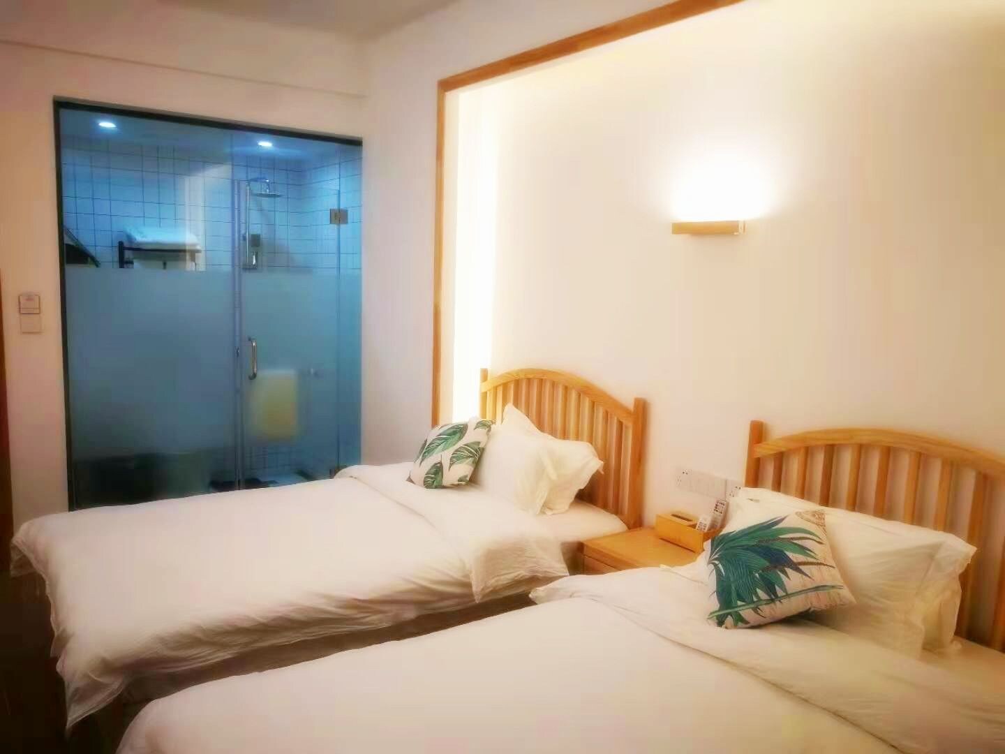 DELUXE, TWIN BEDS