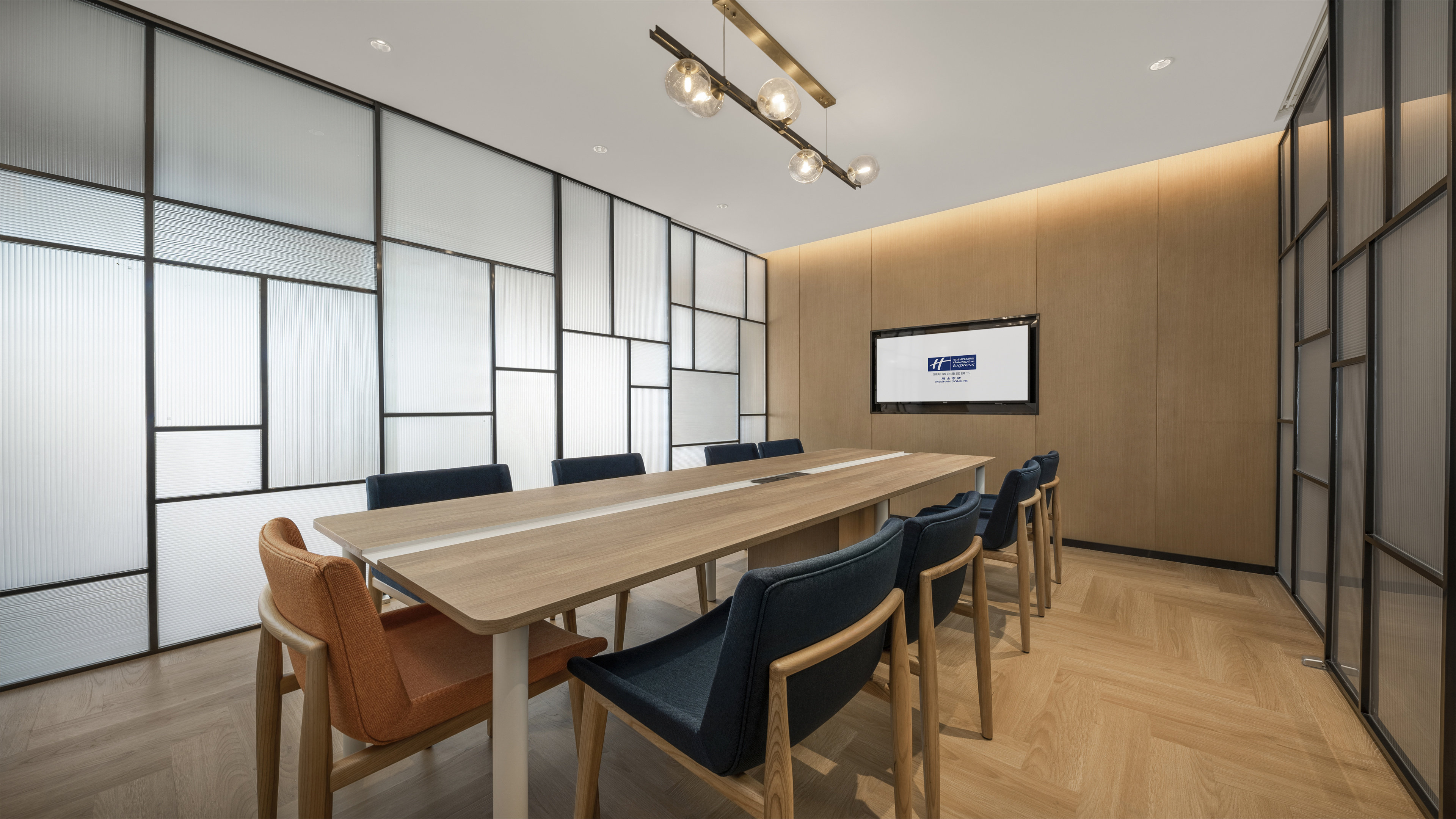 Holiday Inn Express Meishan Dongpo 48/52