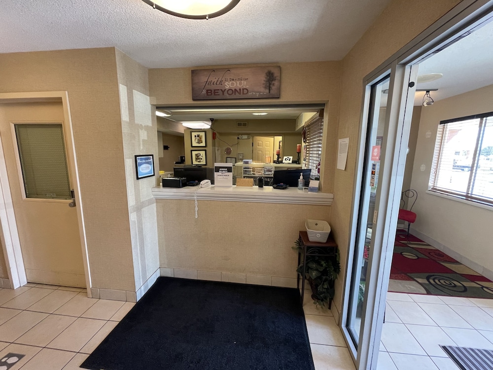 MainStay Suites Wichita Northeast 14/45