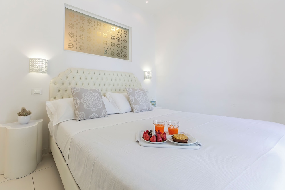 DELUXE, SINGLE, DOUBLE BED
