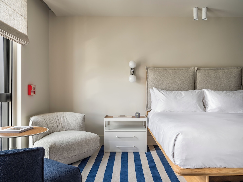 STUDIO, SUITE, ACCESSIBLE