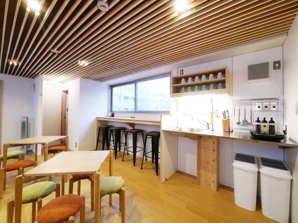 Poly Hostel 2 Namba 35/38