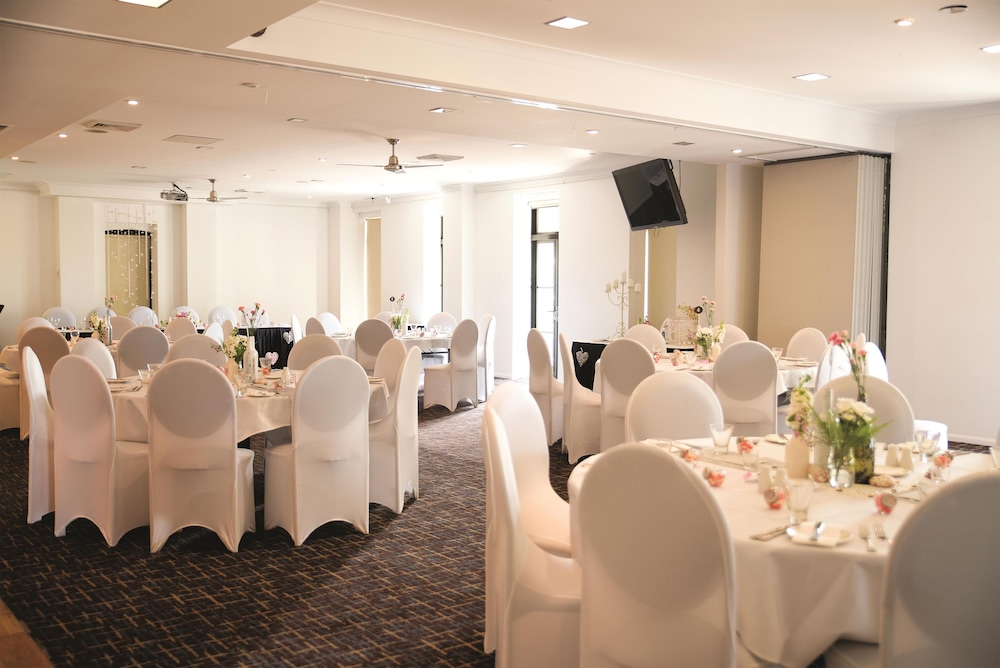 Oaks Townsville Metropole Hotel 61/69
