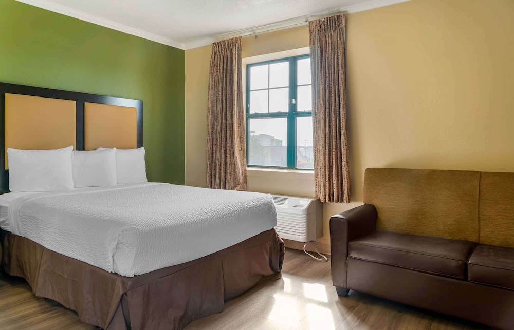 Extended Stay America - Detroit - Madison Heights 8/53