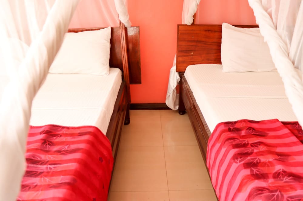 Darajani Hotel Ltd 23/50
