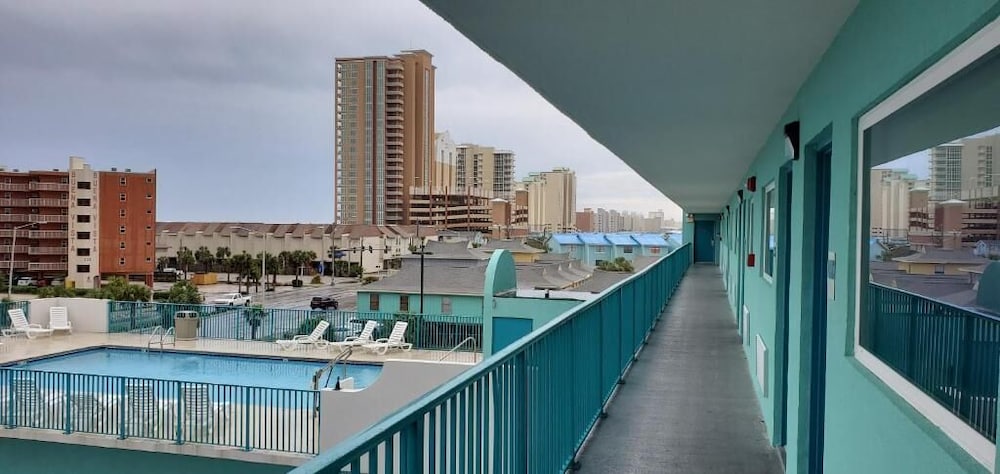 Beachside Resort Hotel 5/38