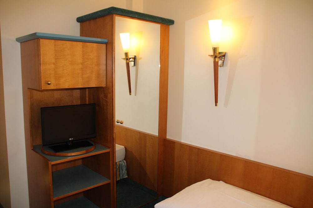 Daniel Hotel 27/61