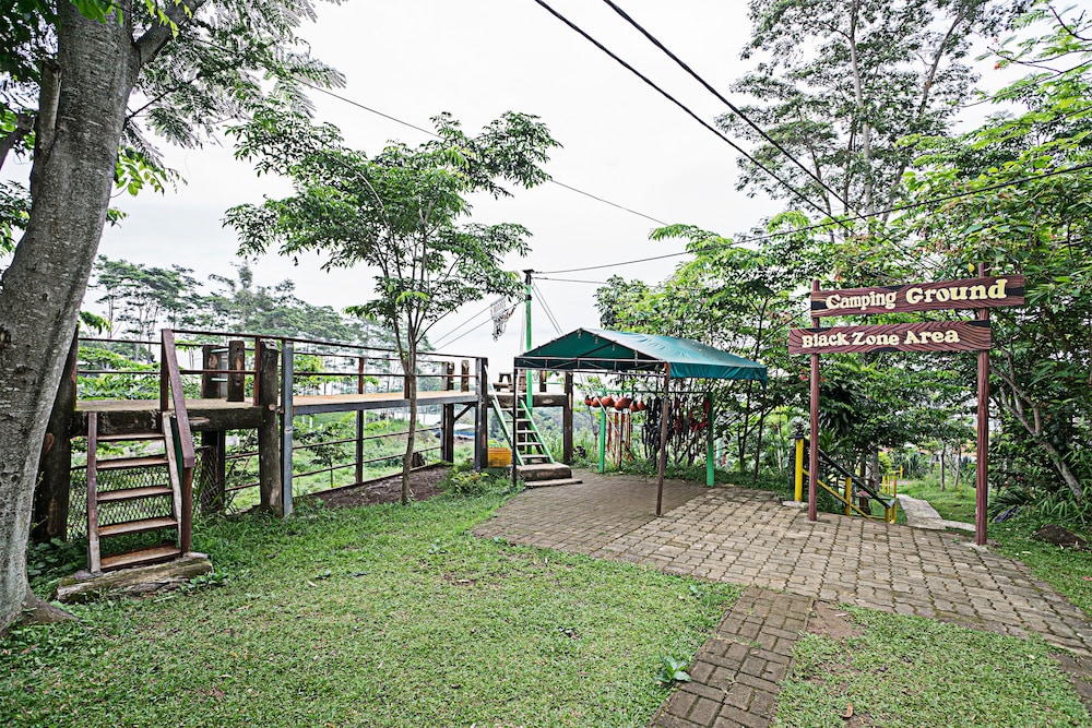 Royal Caravan Hotel and Outbond 45/58