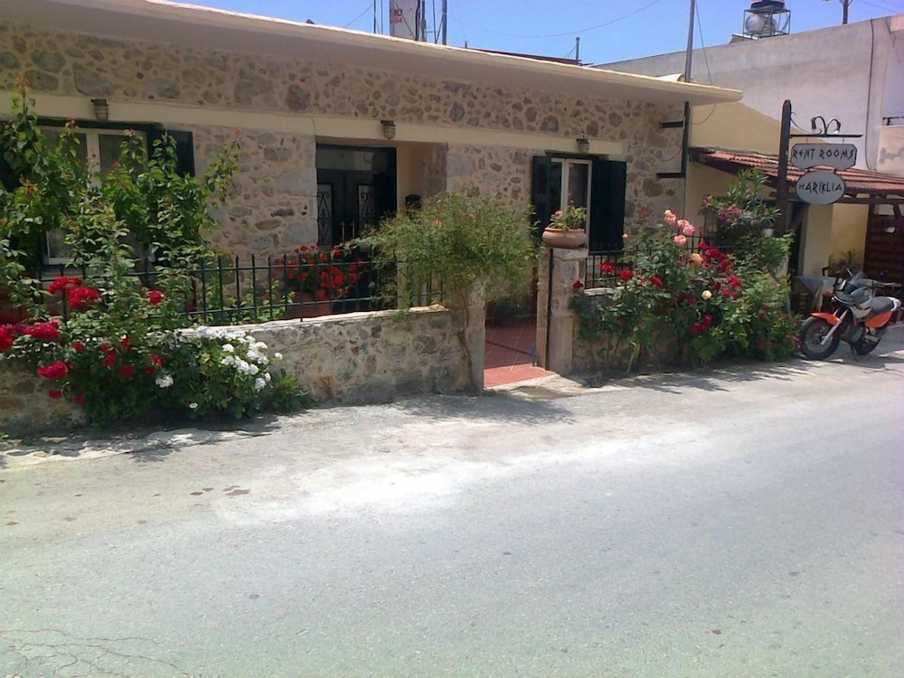 Hariklia Rent Rooms 1/36