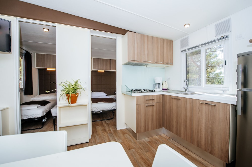 ZATON HOLIDAY RESORT MOBILE HOMES 13/78