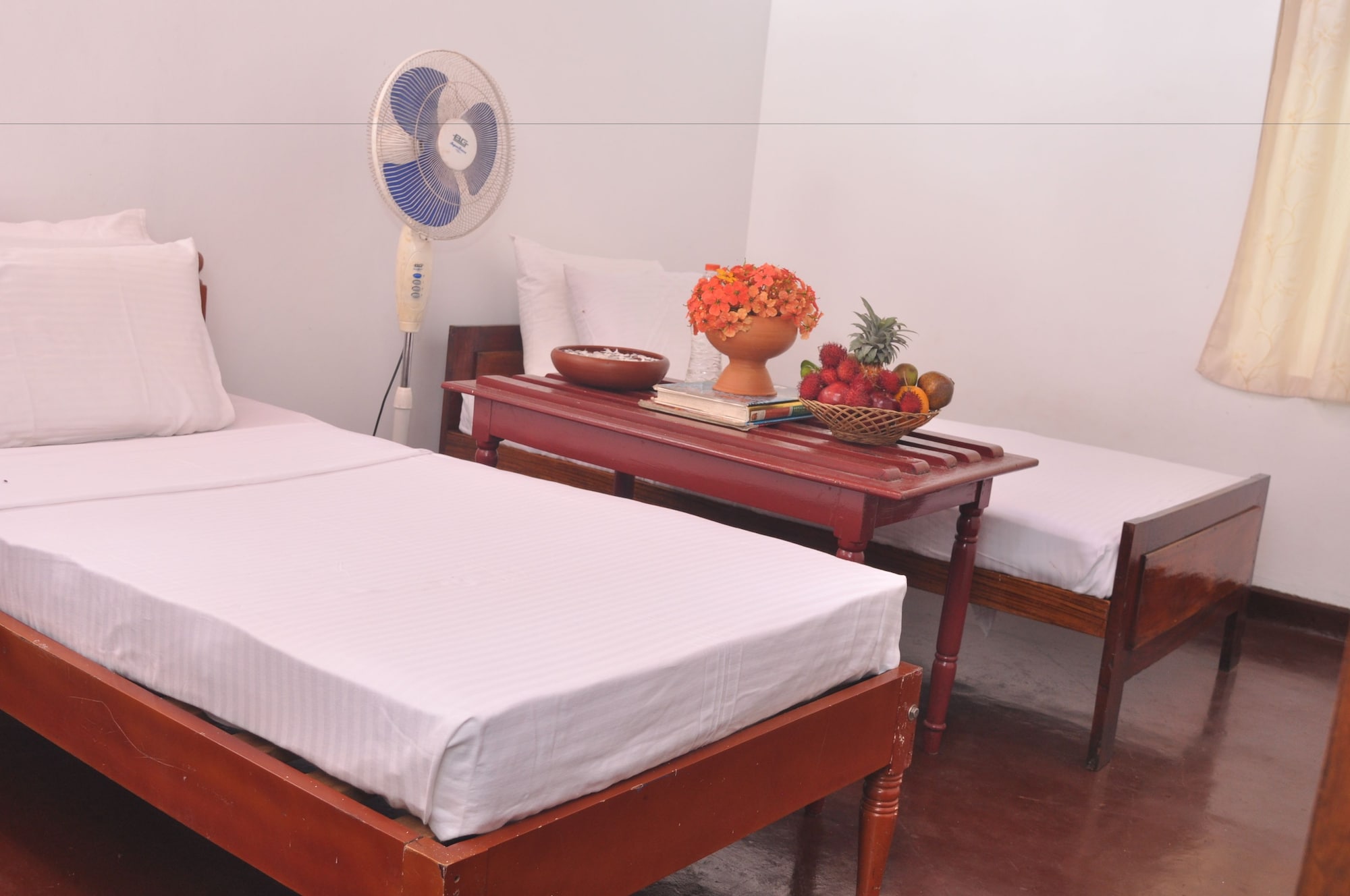 ROOM, DOUBLE BED, SHARED BATHROOM