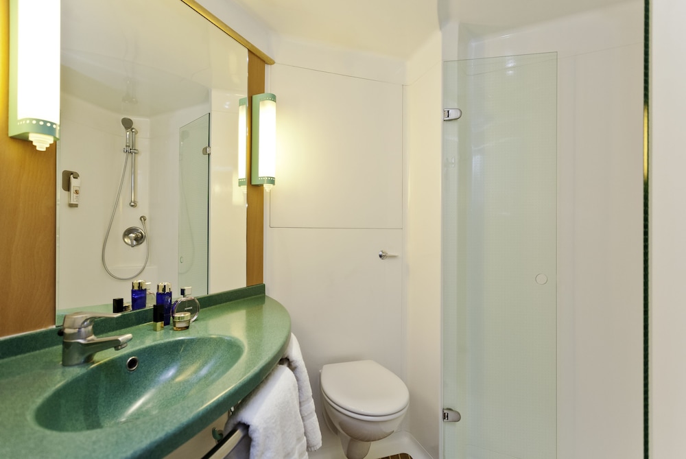 B&B HOTEL Lourdes Centre Gare 3 etoiles 45/48