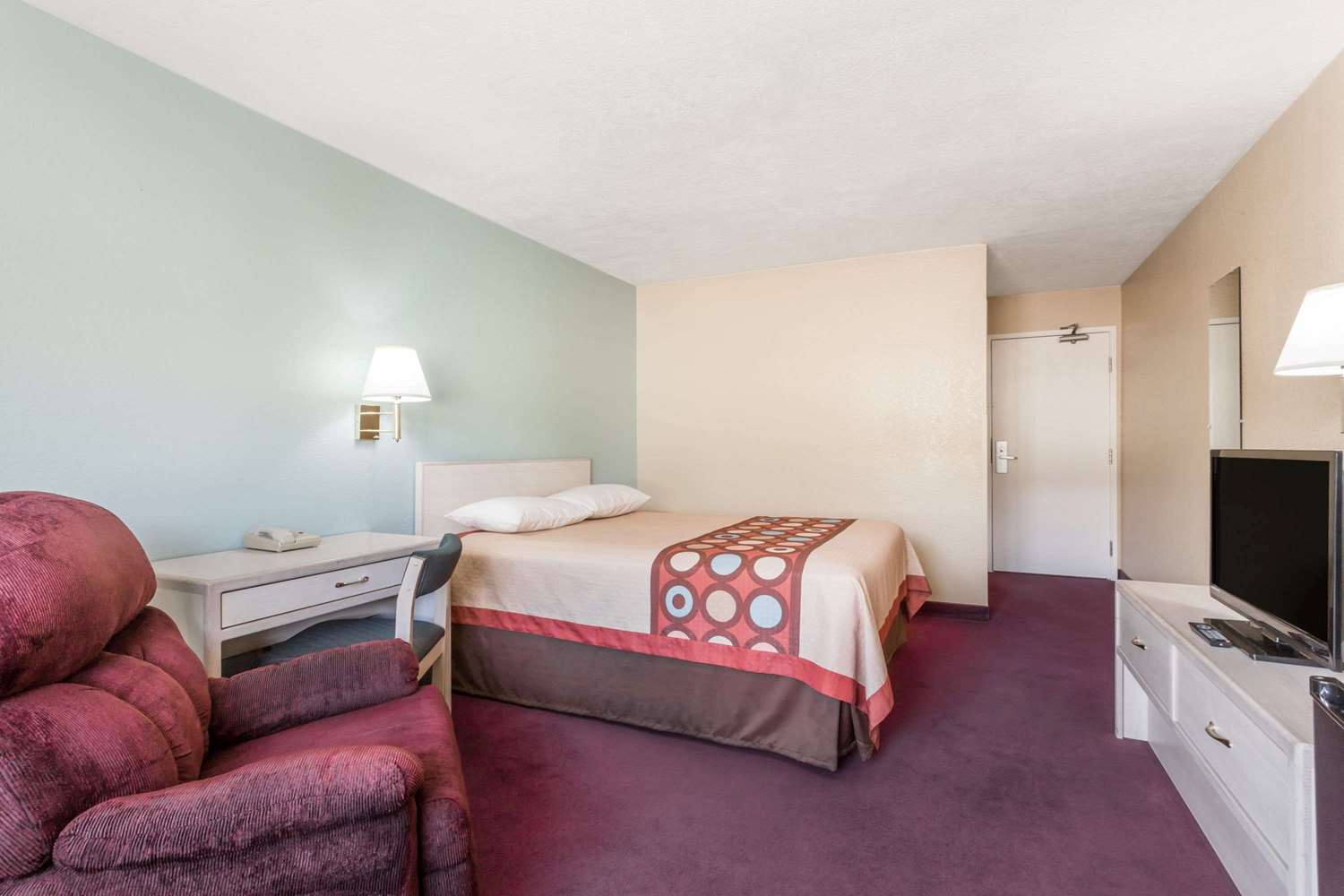 Super 8 by Wyndham Nephi 10/19