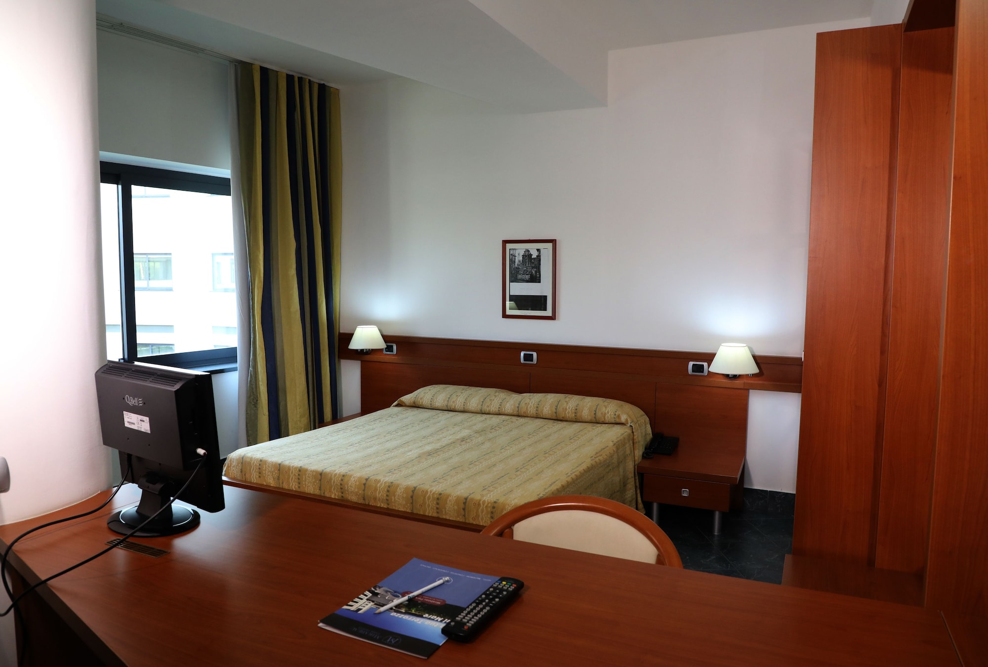 1 Bedroom, Standard, 1 Queen and 1 Single Bed, Hill View