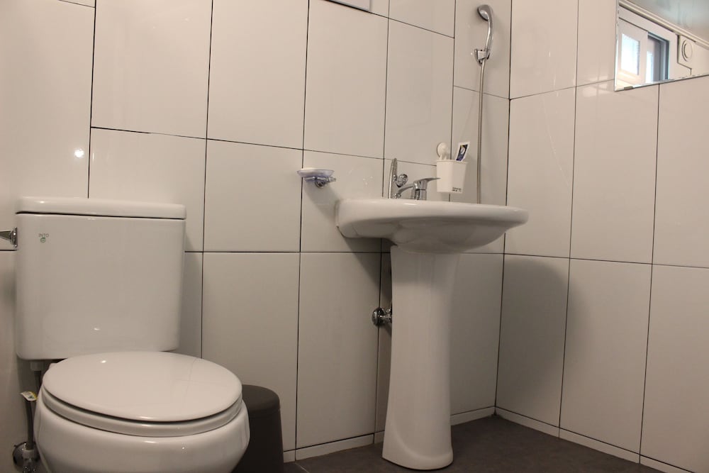 Bunk Guest House - Hostel 67/72