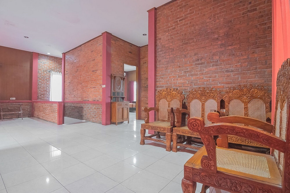 RedDoorz Plus @ Hotel Negeri Baru Lodaya Puncak 13/24