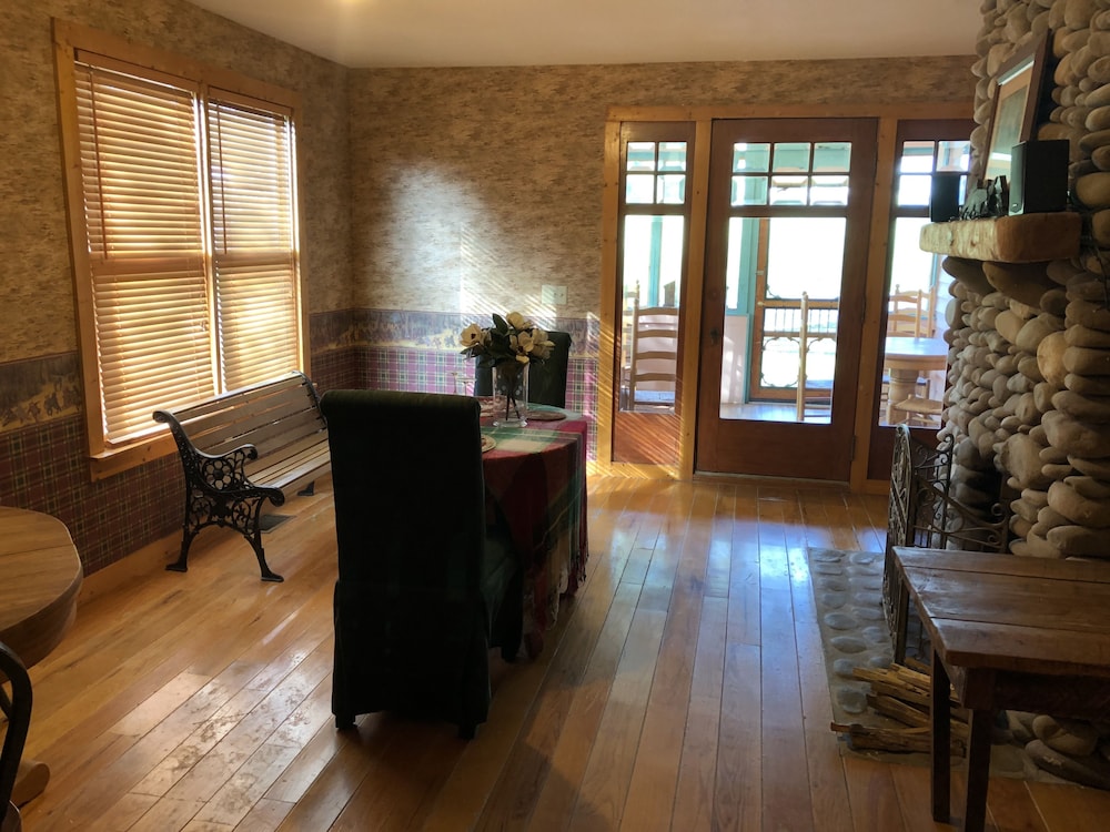 Evergreen Cottage Inn & Cabins 10/38