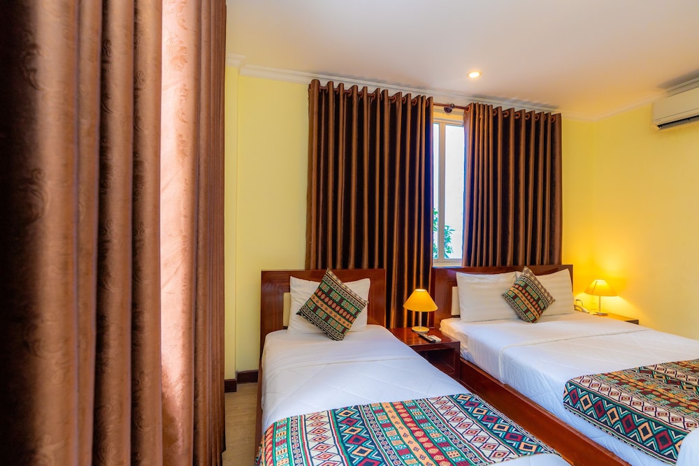 DELUXE, TWIN BEDS