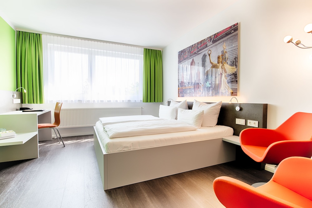 Carolinenhof Hotel 12/68