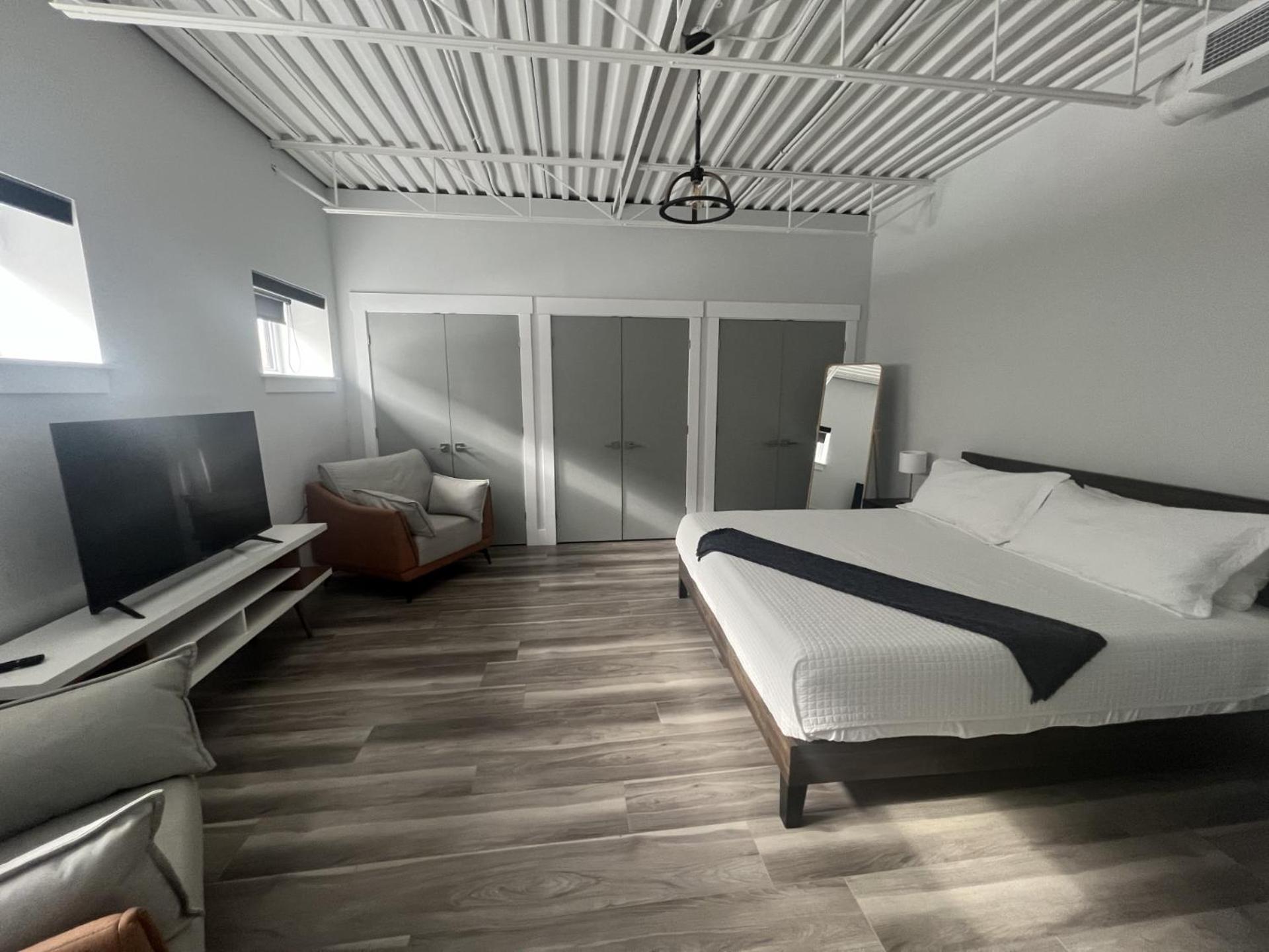 Studio, Accessible