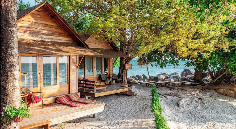 Ten Moons Lipe Resort 42/50