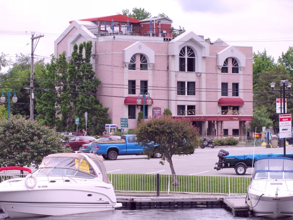 Auberge Du Grand Lac 2/50