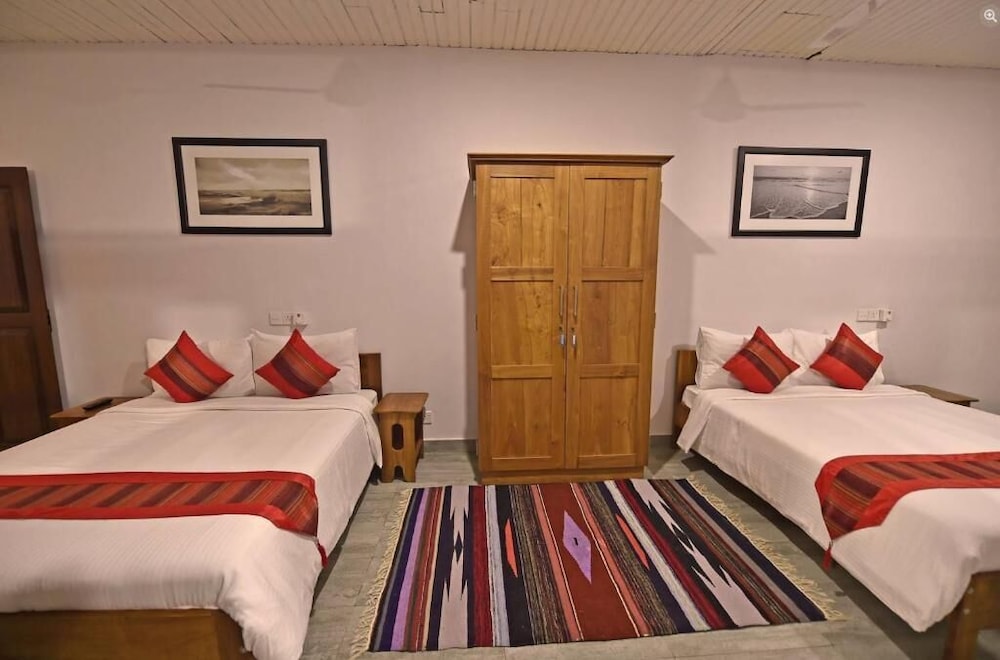 FAMILY, QUADRUPLE, 2 DOUBLE BEDS, POOL ACCESS