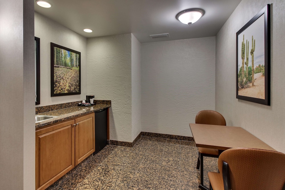 Drury Inn and Suites Phoenix Happy Valley 22/50