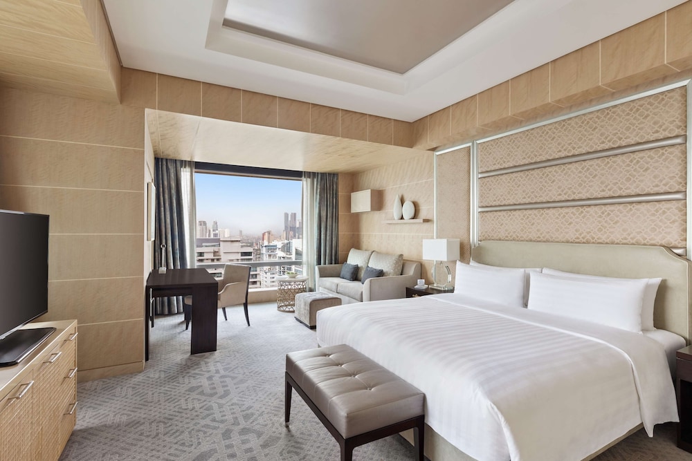EXECUTIVE, SUITE, KING BED