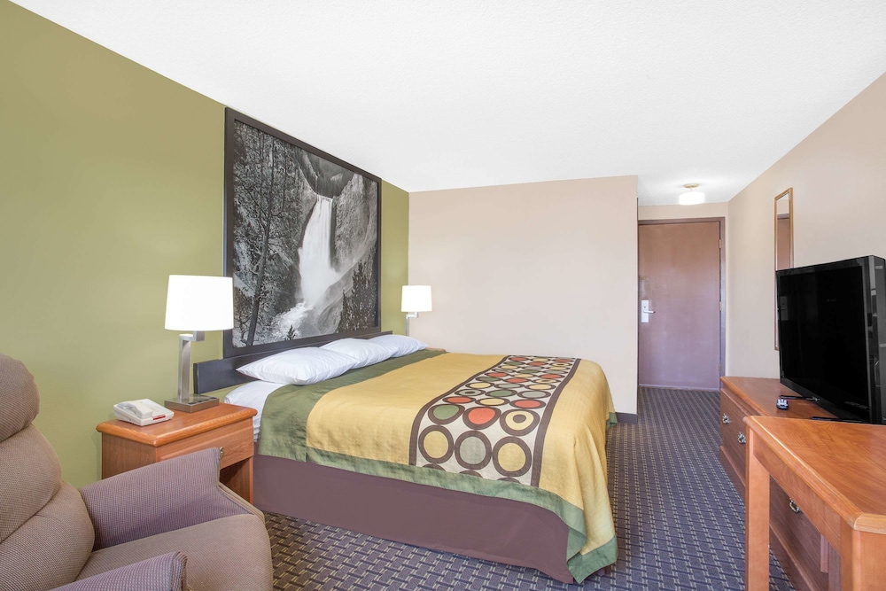 Super 8 By Wyndham Riverton 5/11