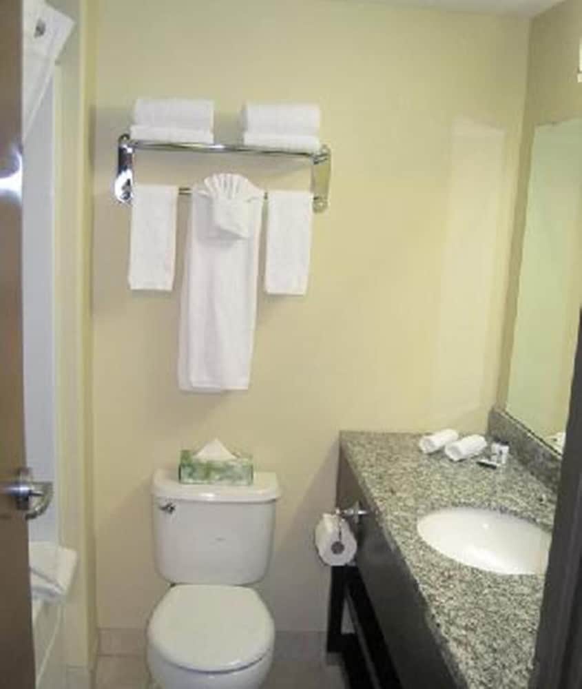 Super 8 By Wyndham Saskatoon Near Downtown 22/46