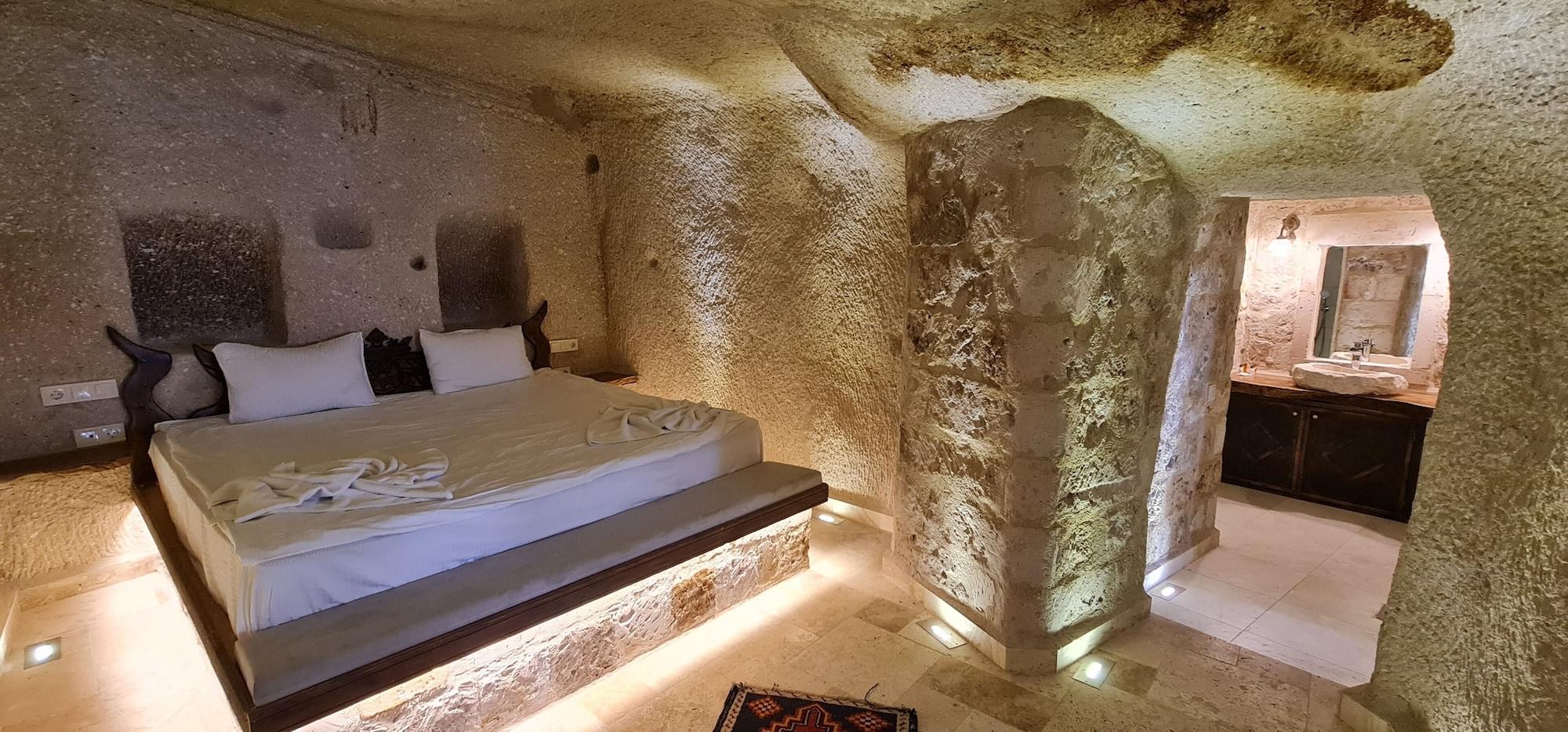 Cave, Harem, Suite