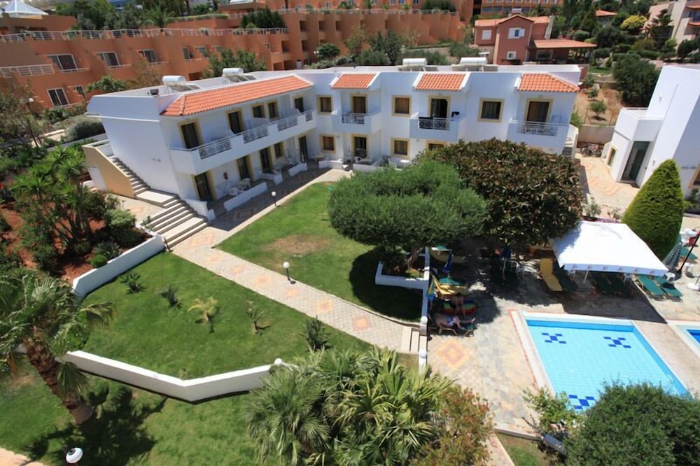 Nikolas Villas Apartments 39/43
