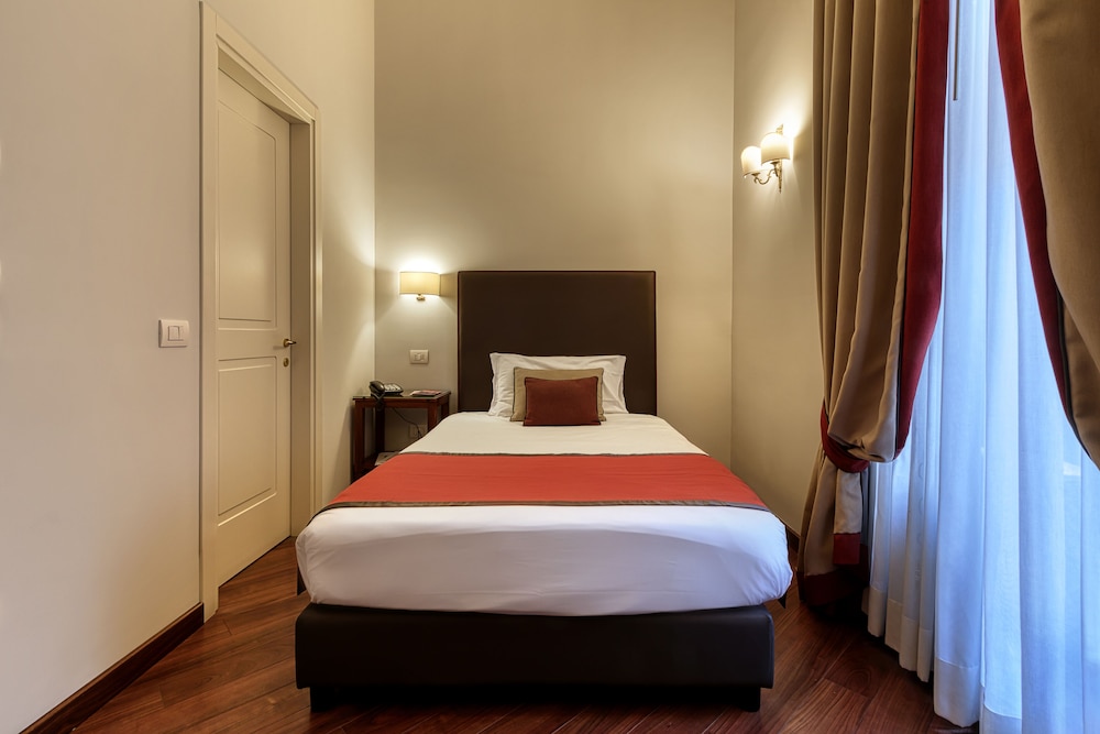 ROOM, SINGLE